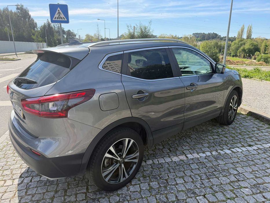 Nissan Qashqai 1.2 DIG-T N-Connecta com teto panorâmico, gasolina