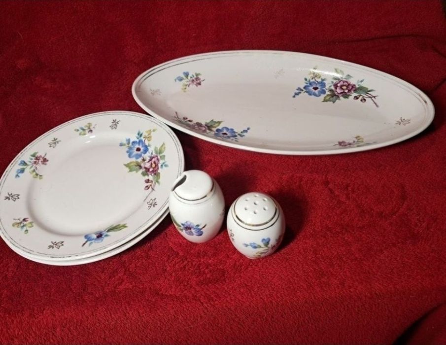 Винтажная посуда прошлого века.