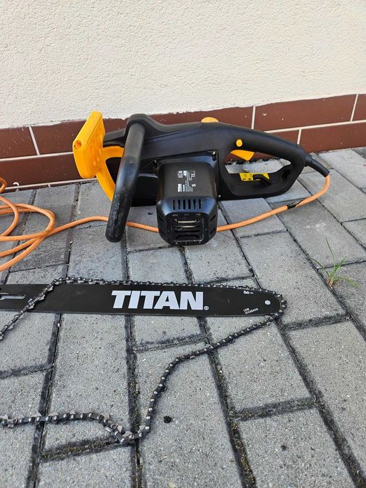 Pilarka elektryczna Titan TTL758CHN 2000 W 40cm