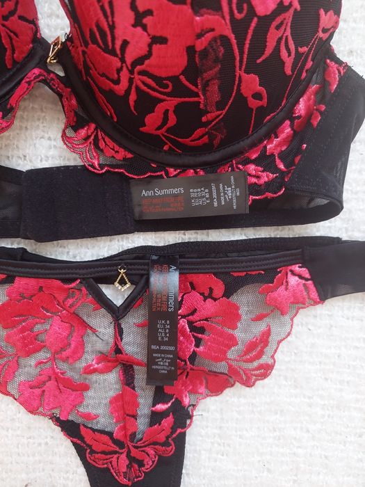 biustonosz i stringi Ann Summers The Hero z fiszbinami