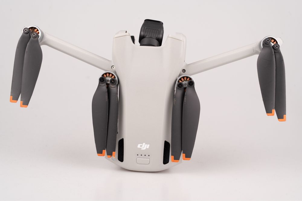 Dron DJI Mini 3 + bateria i ładowarka