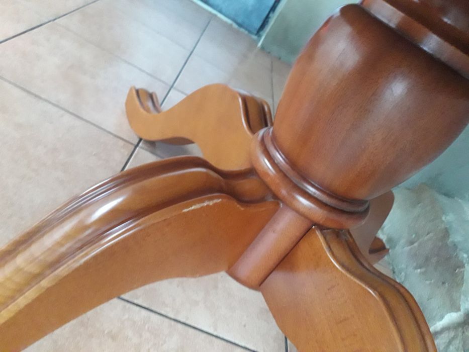 Столик ( країна виробник - Італія)