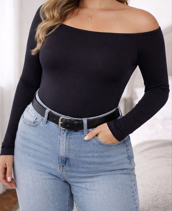 Czarne body z odkrytymi ramionami