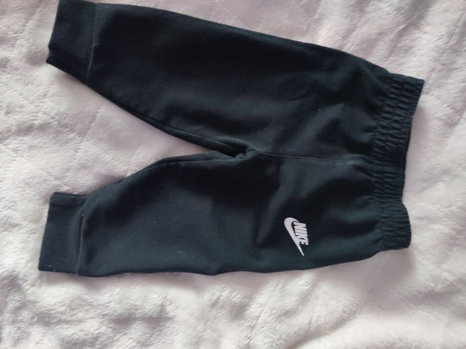 Spodnie dresiki niemowlęce Nike rozmiar 62