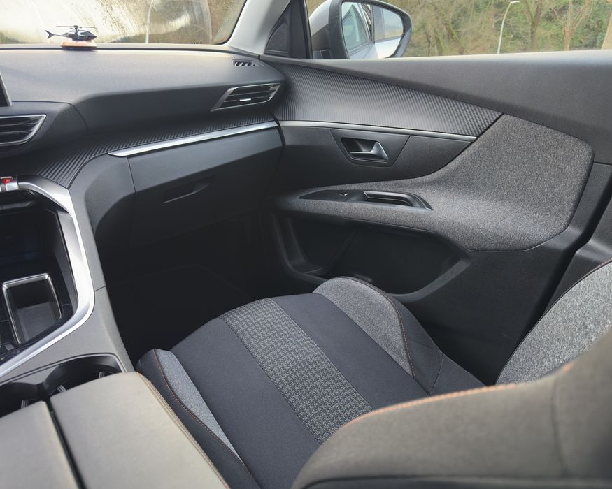 Peugeot 5008• 2019 7lug•Allure 1.5BlueHDi • automático • pronto a circular