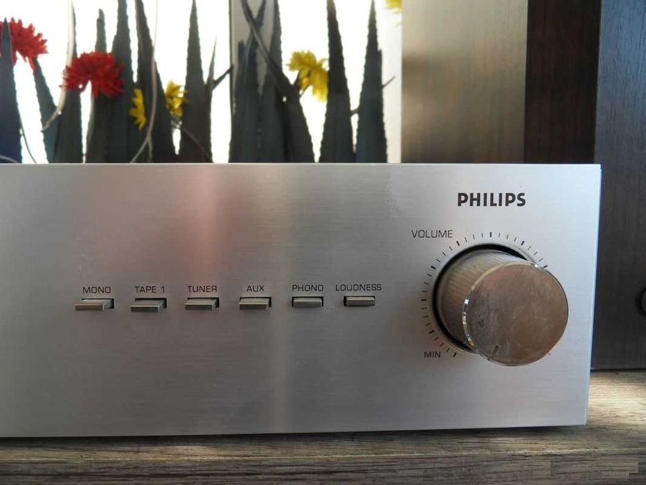 Бельгийский интегральный усилитель PHILPS F4211