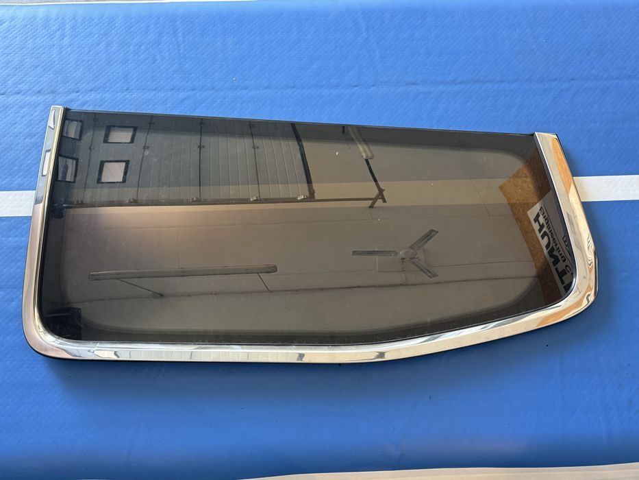 Jeep grand wagoneer szyba tylna lewa karoseryjna