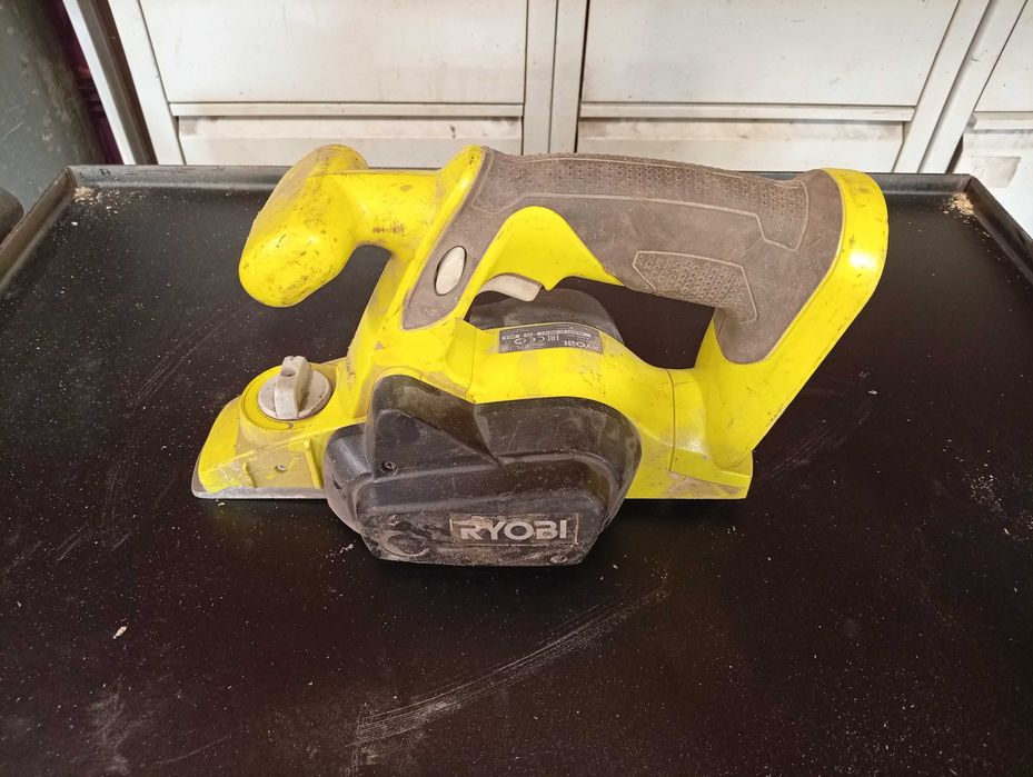 strug strugarka ryobi 18V