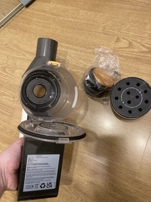 Odkurzacz bezprzewodowy GÖTZE & JENSEN VV700 z akcesoriami