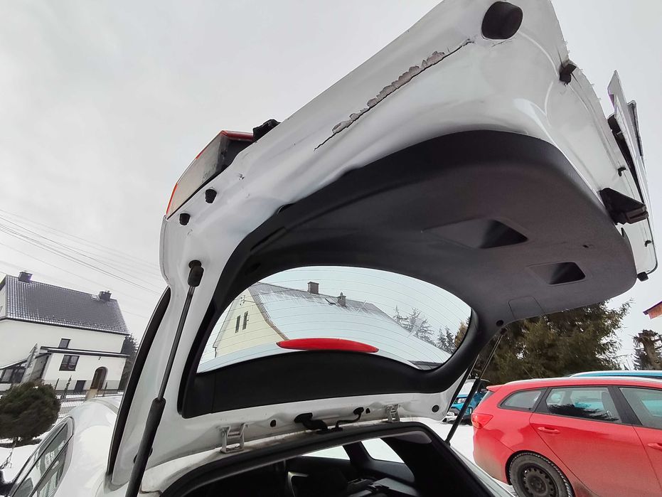 hyundai i30 combi- 9.2015- 1.6b-DOHC-88kw- 105000km-lekko uszkodzony-