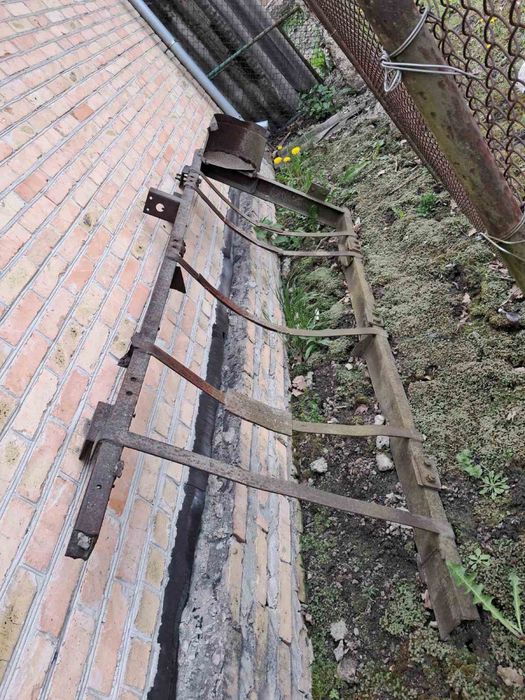 Бочка залізна орієнтовно 3 куба із пібставкою