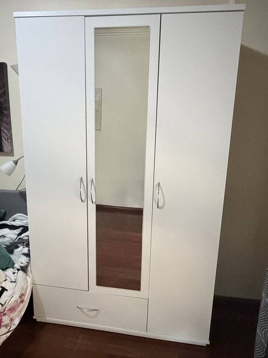 Recheio de quarto: cama, mesas cabeceira, comoda, roupeiro e consola