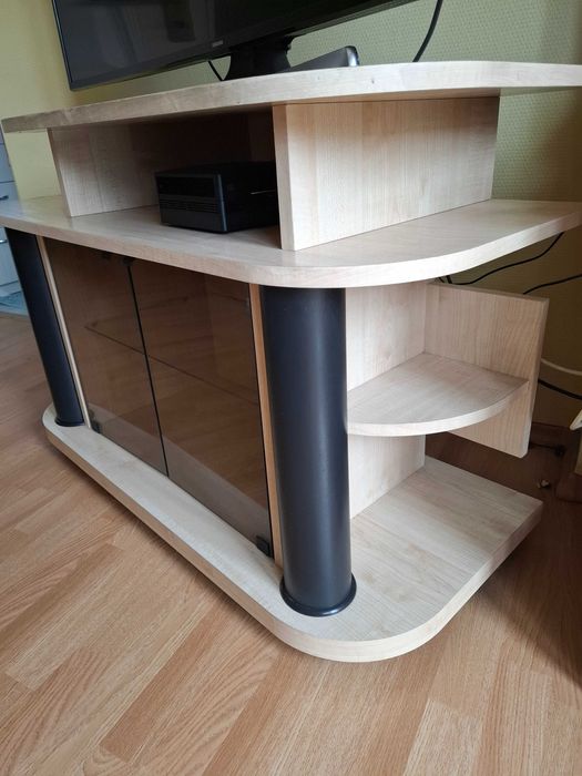 Szafka na kółkach pod telewizor