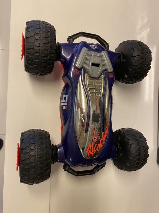 Carro Telecomandado para Reparar ou Peças – Ideal Hobby / DIY