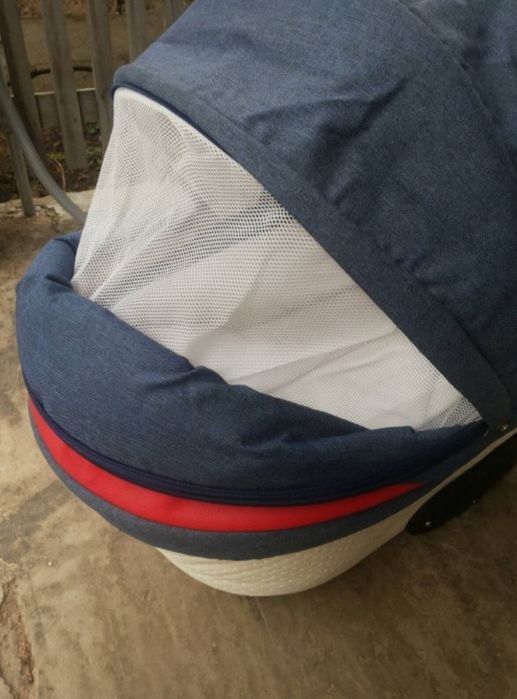 Універсальна коляска Mikrus Cruiser 2 в 1

 
Просторная пластиковая л