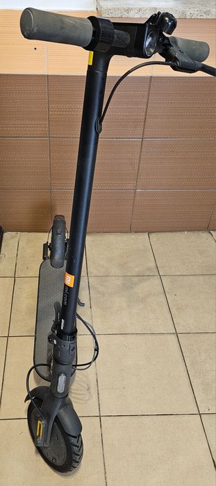 3721/25 Hulajnoga elektryczna Xiomi Mi Essential