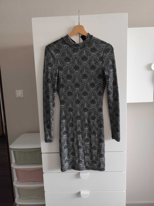 Sukienka brokatowa S 36