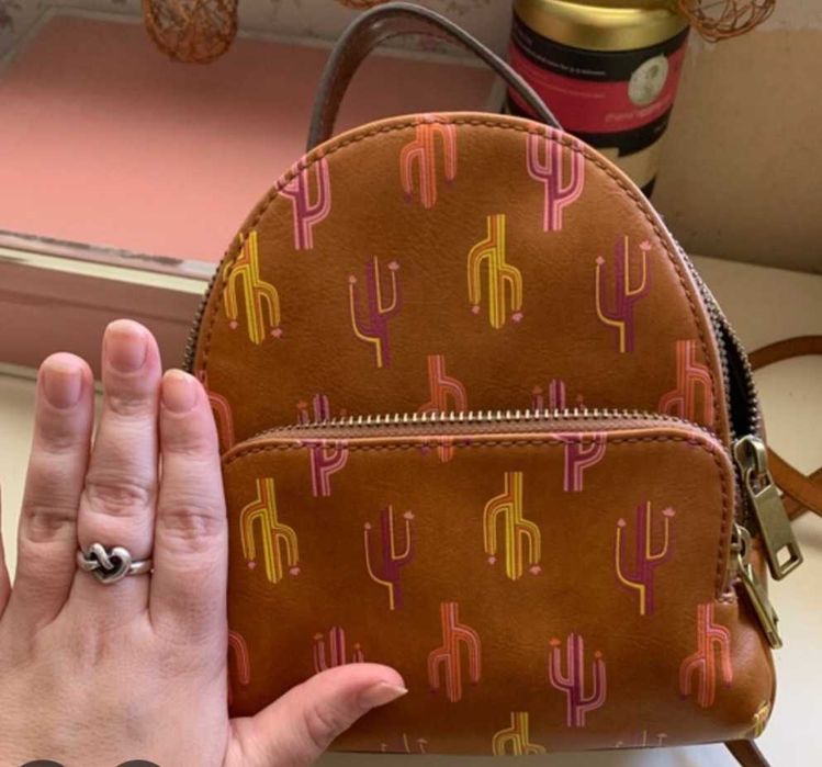 Продам рюкзачок кожанный Fossil