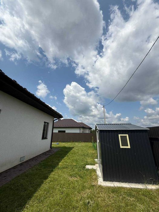 Продам будинок з ремонтом та каміном в гарній локації