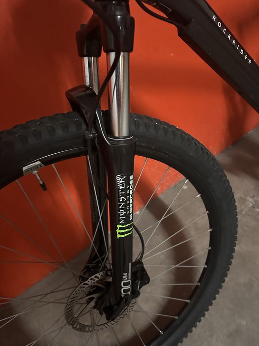 Bicicleta preta ST500 em otimo estado