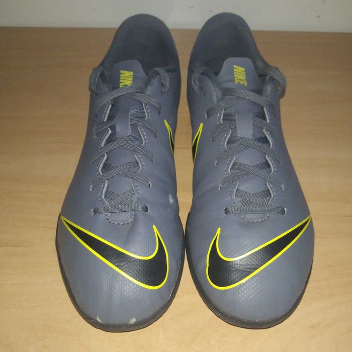 Buty piłkarskie halowe NIKE Mercurial Vapor 12 Club Ic roz.eu-38.5