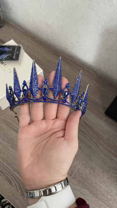 Розкішна королевська Корона синя зі стразами металева