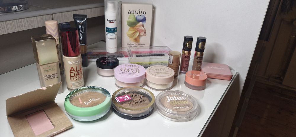 Duży zestaw kosmetyków do makijażu oraz serumdo tearzy-darmowa wysyłka