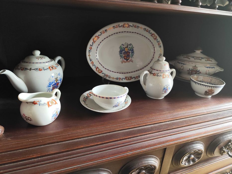 Conjunto de chá em porcelana armoriada - Venda ou troca