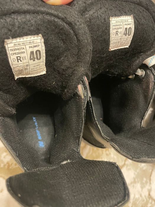 Продам чоловіче взуття для хокею.