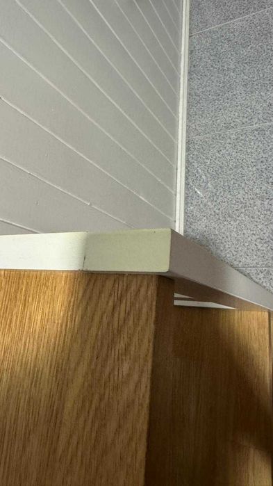 Estante com prateleiras