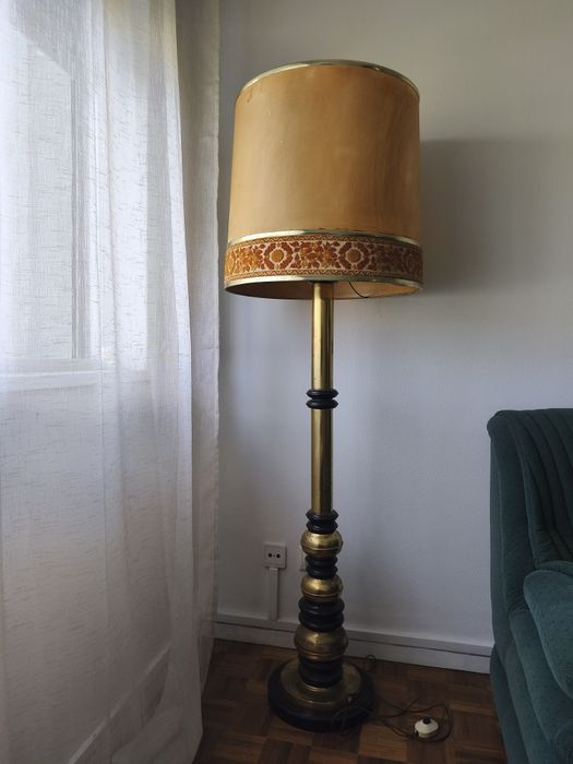Candeeiro de Pé Vintage — Gomar, Lisboa