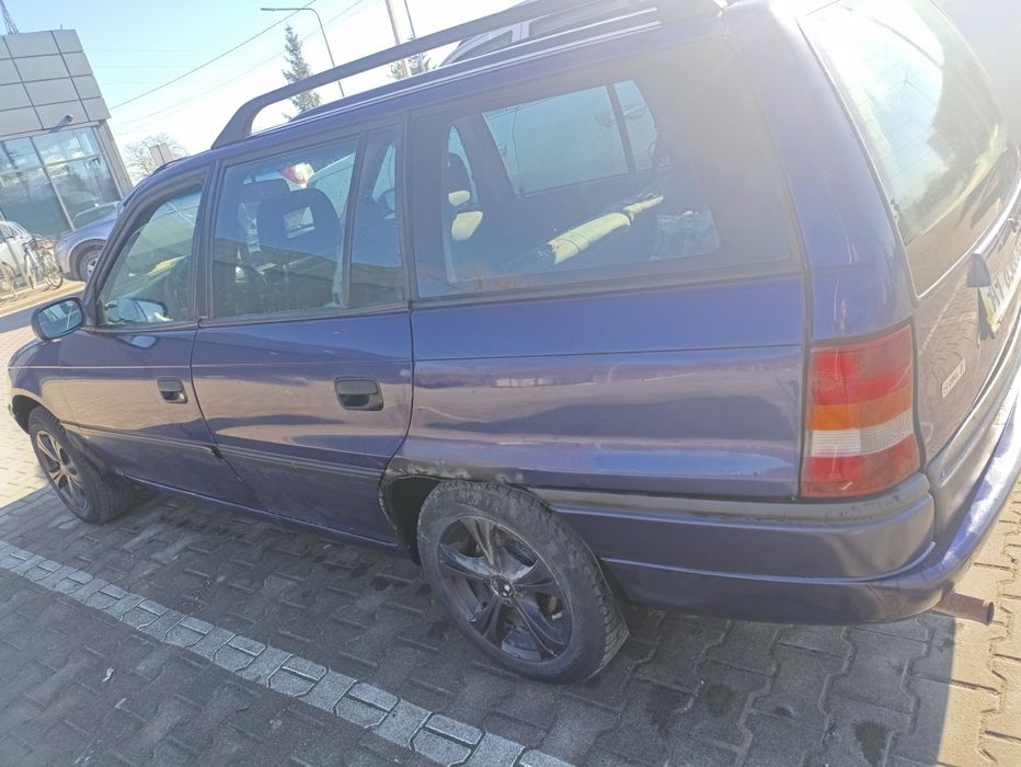 Опель Астра 1.6 бензин