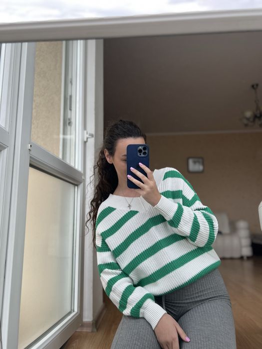 Вʼязана кофтинка