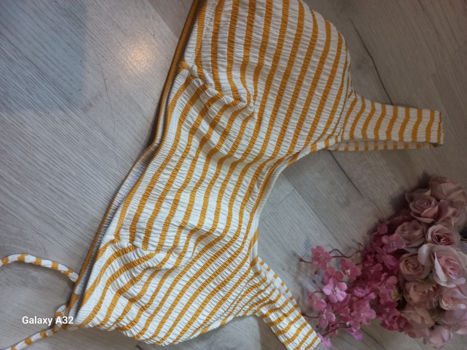 Biustonosz kąpielowy M