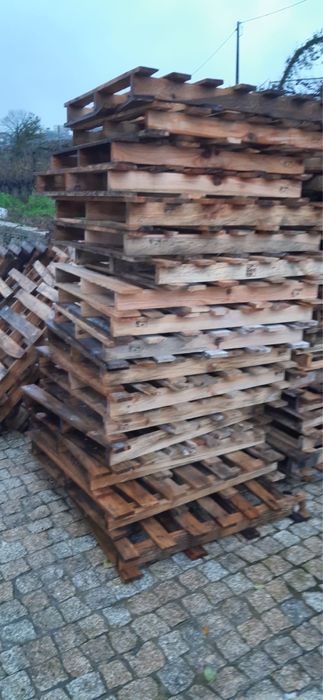 Vendo paletes em madeira