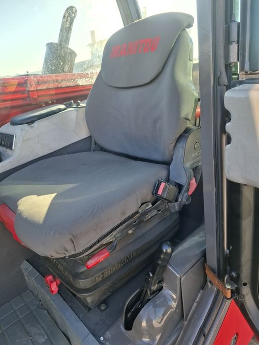 Manitou MLT 735 com matrícula