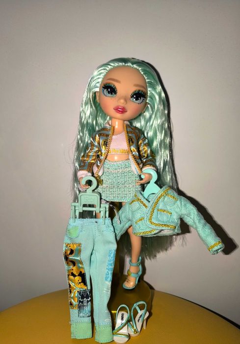 НОВА Daphne Minton Rainbow high
