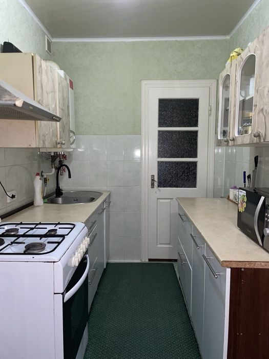 продам:) Будинок-господарство)торг