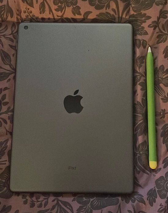 iPad 7th Generation 64GB + Apple Pencil 1st Generation + Accessories64170785147522122