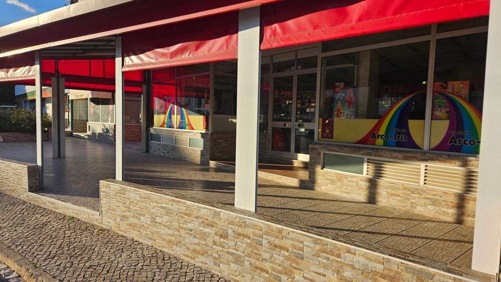 Arrenda-se pastelaria com fábrica.