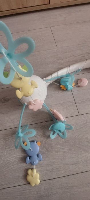 Karuzela do łóżeczka z projektorem, muzyką i pilotem