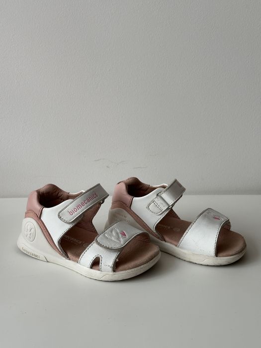 Шкіряні сандалі босоніжки дитячі Biomecanics 23 розмір