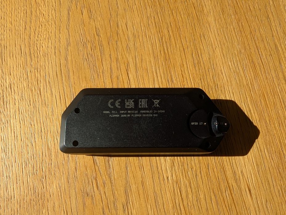 Flipper Zero Black Edition + Karta SanDisk Extreme PRO 32GB - Stan idealny
