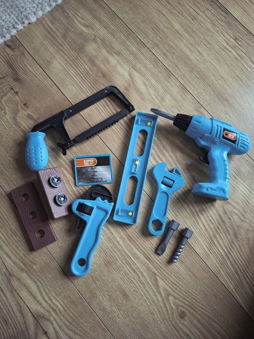 Mały majsterkowicz, narzędzia zabawki dla dzieci