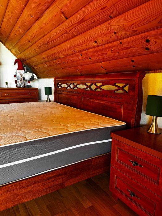 Łóżko z materacem premium + 2 szafki nocne – komplet do sypialni