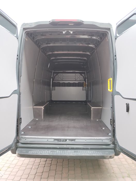 Zabudowa przestrzeń ładunkowej IVECO DAILY L4H2