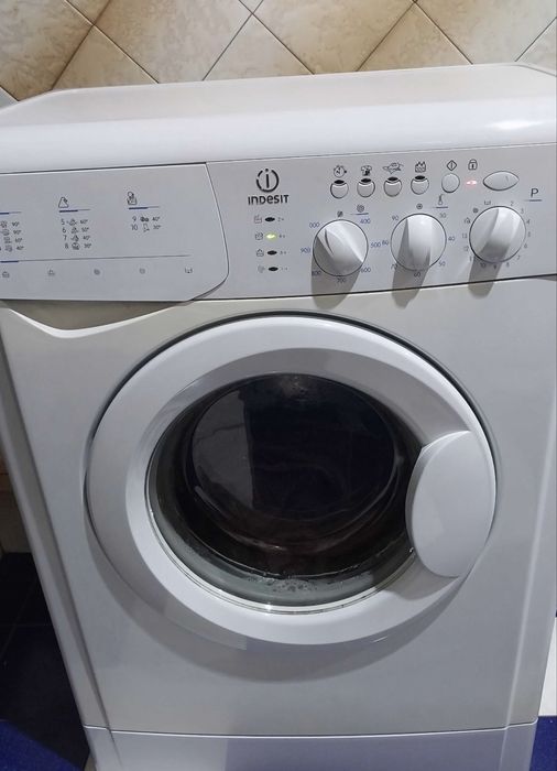 Стиральная машинка Indesit на запчасти