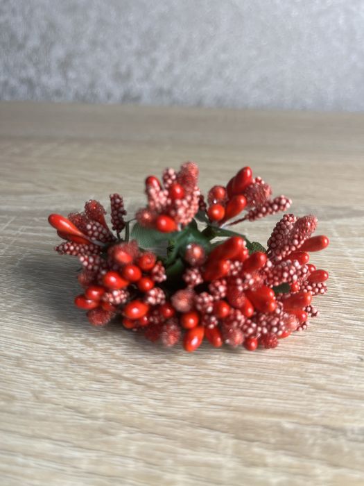 Тичинки на гілці