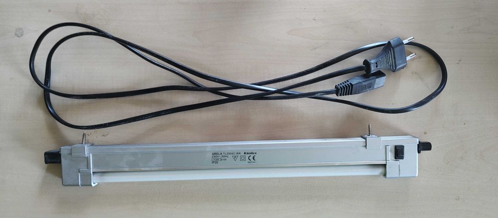 Lampa pod szafkę