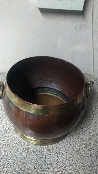 Pote decorativo em cobre e latão